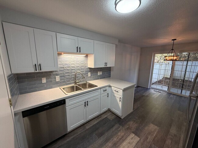 Building Photo - Cozy 3 bedroom Duplex in Berry Valley Estates