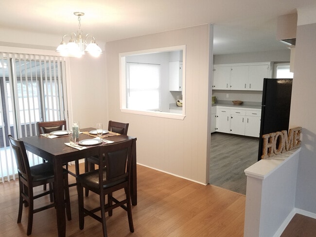 Building Photo - 3 Bed - 1.5 Bath Ranch for Rent in Richmond Heights!