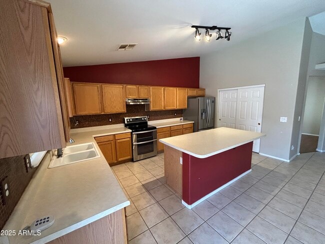 Building Photo - 13444 W Paradise Ln