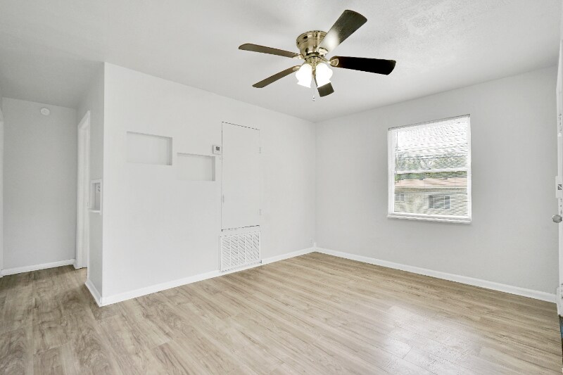 Building Photo - 140 Glenarm Pl