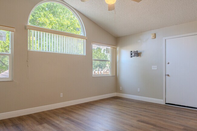 Building Photo - 5004 Laguna Bay Cir