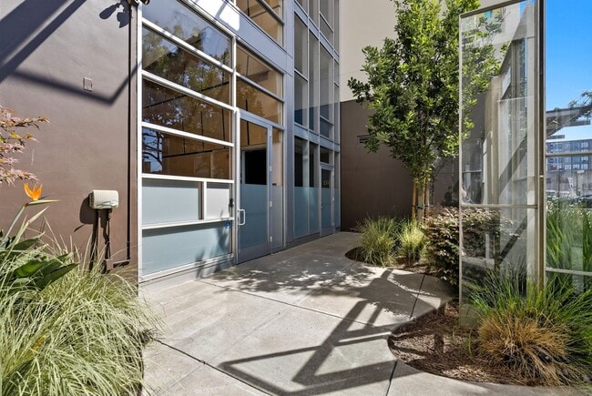 Building Photo - 200 2nd St