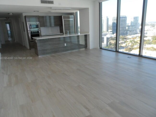 Building Photo - 460 NE 28th St