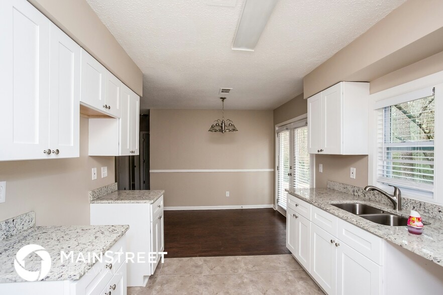 Building Photo - 141 Montego Cir