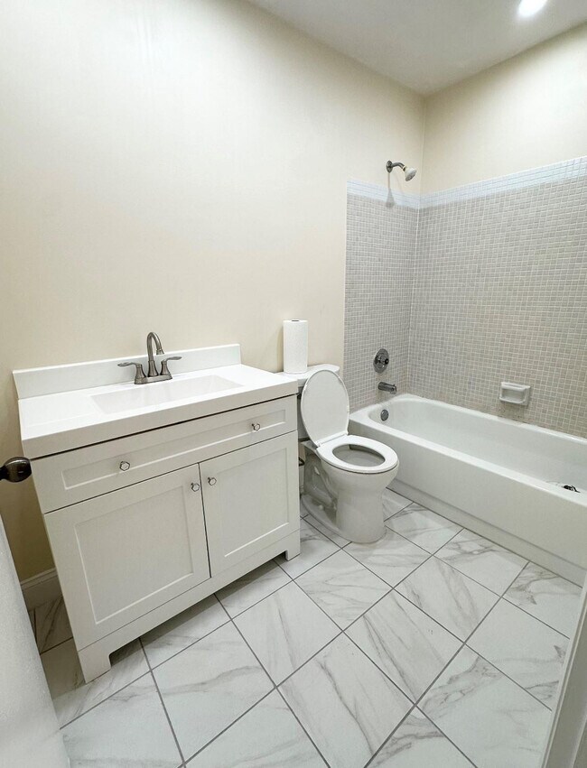 Building Photo - 15484 Lakes of Delray Blvd