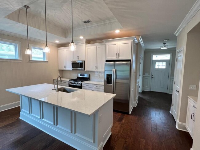 Building Photo - 843 Avery Park Dr