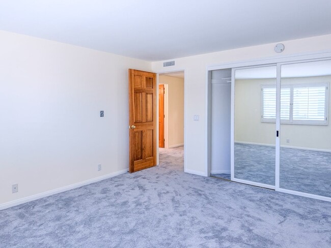 Building Photo - 3637 Ocean Dr