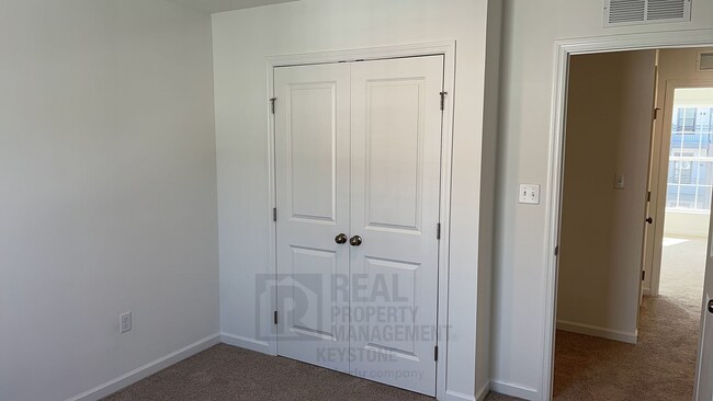 Building Photo - Brand New Townhouse in Cranberry!