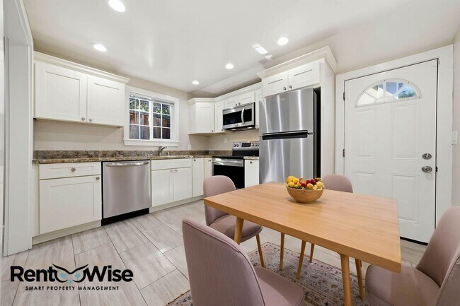 Building Photo - Chestnut Garden Patio Apartments