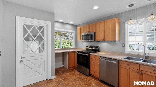 Building Photo - Charming 2BR House in Engelwood