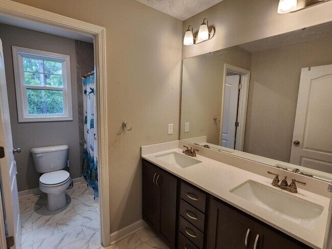 Building Photo - 111 Clearwater Harbor