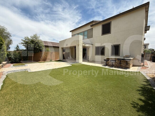 Building Photo - 3080 S Jasmine Dr