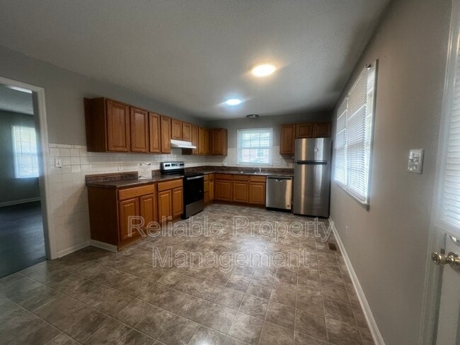 Building Photo - 511 Buck Branch Dr