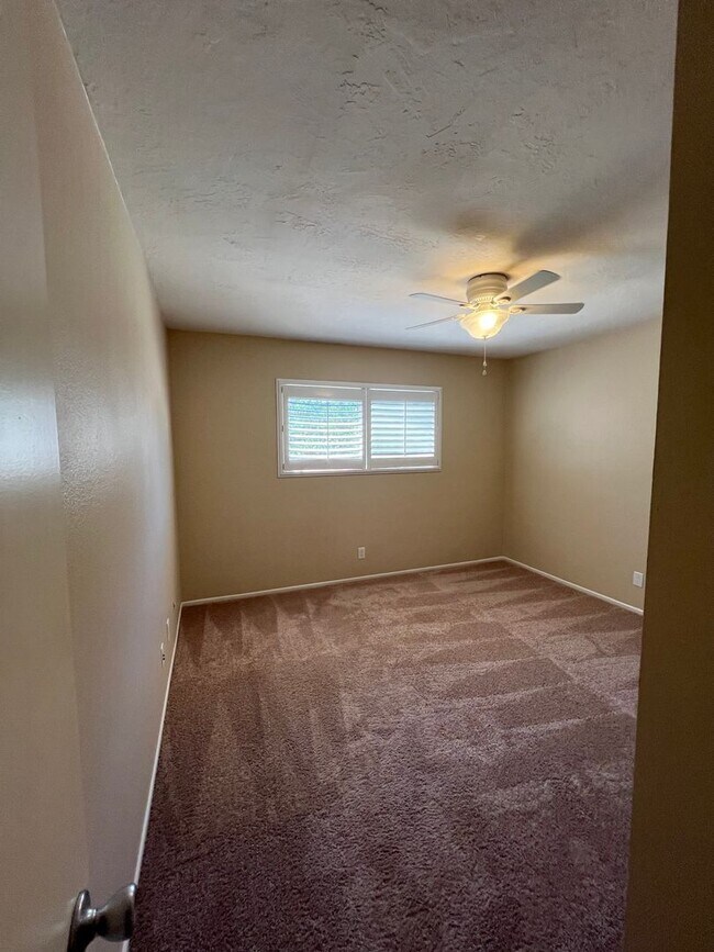 Building Photo - 2 Bed, 1 Bath single story duplex