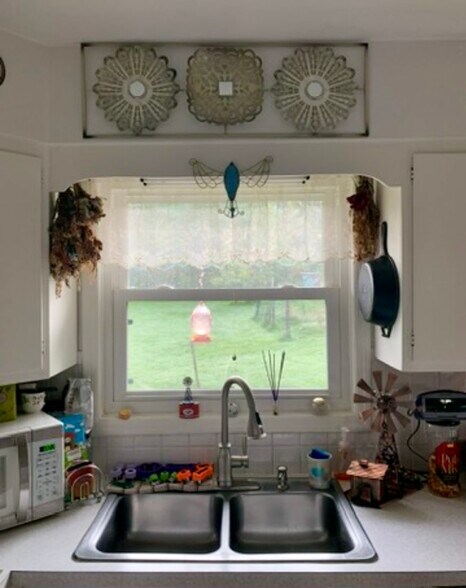 Building Photo - 467 Troy Rd