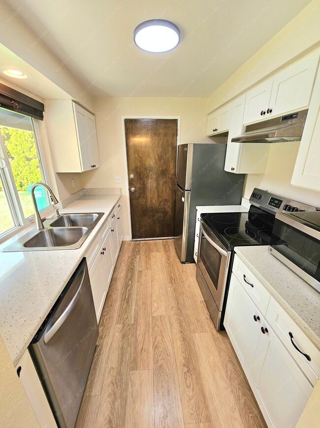 Building Photo - 7739 SE 101st Ave