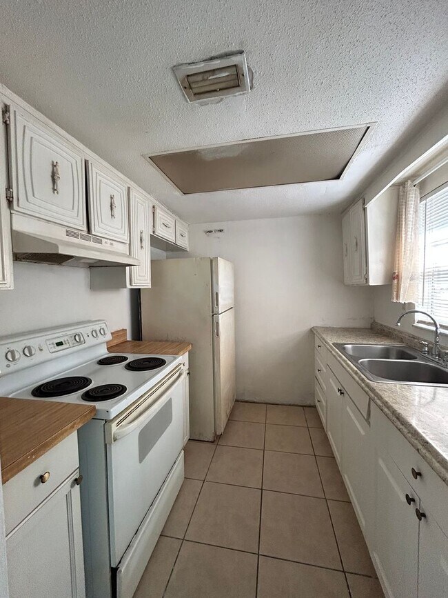 Building Photo - 1221 Kennedy Rd