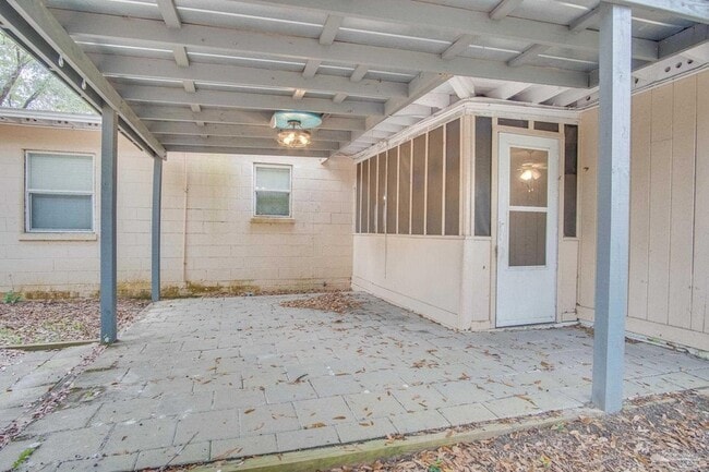 Building Photo - 1004 Kearny Dr