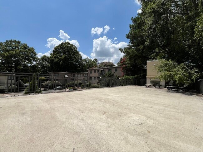 Building Photo - 2427 Vail Ave