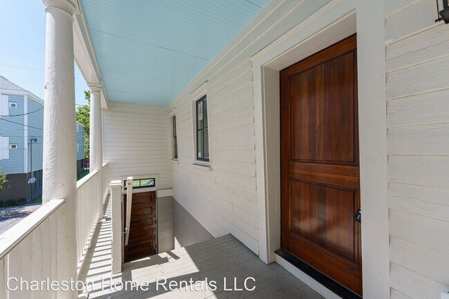 Building Photo - 28 Aiken St