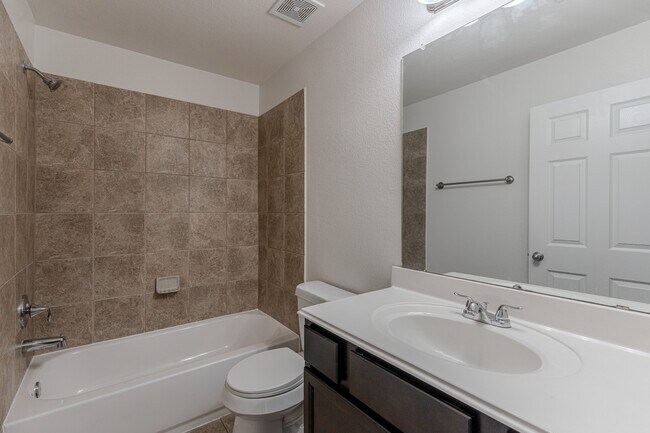 Building Photo - 13527 Vista De Oro St