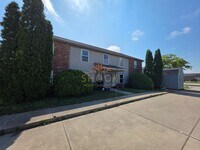 Building Photo - 2940 Horizon Dr