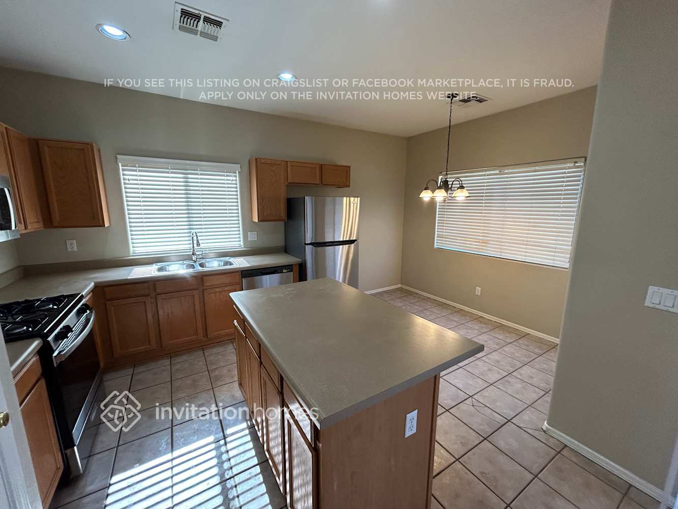 Building Photo - 1612 S 80th Dr