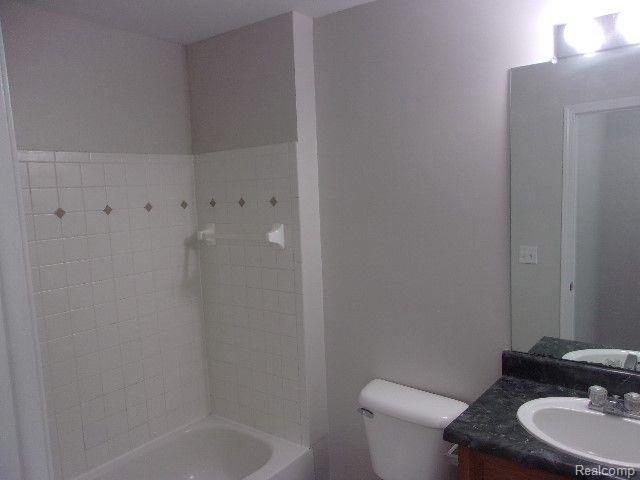 Building Photo - 866 Amanda Ln