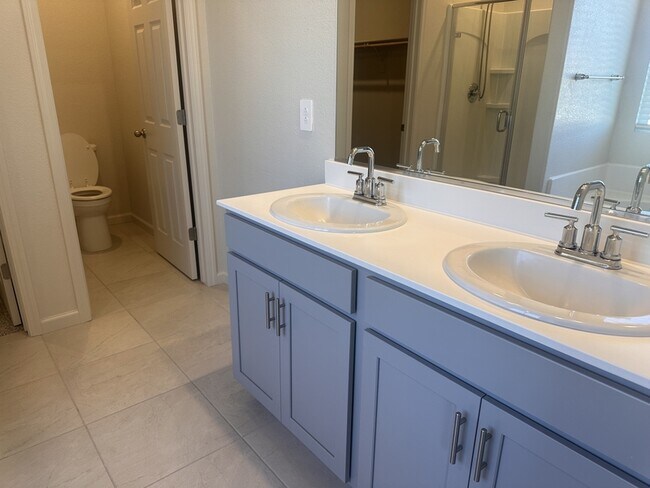 Building Photo - 1750 Yukon Territory Ave