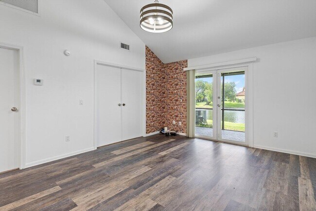 Building Photo - 10325 Hidden Springs Ct