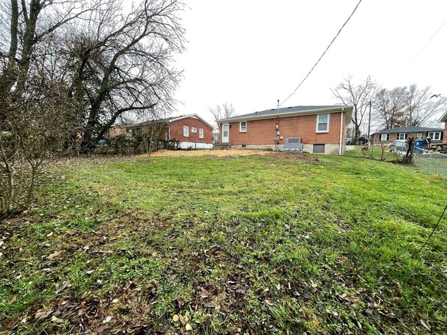 Building Photo - Brick Home For Rent Shelbyville