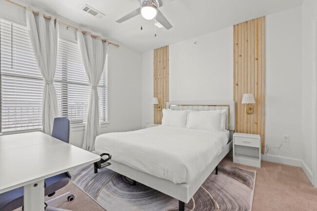 Building Photo - 5250 Town and Country Blvd