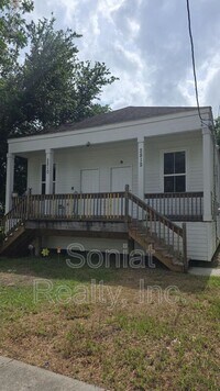 Building Photo - 2812 Spain St