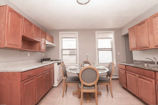 Building Photo - 117 Lamberton St