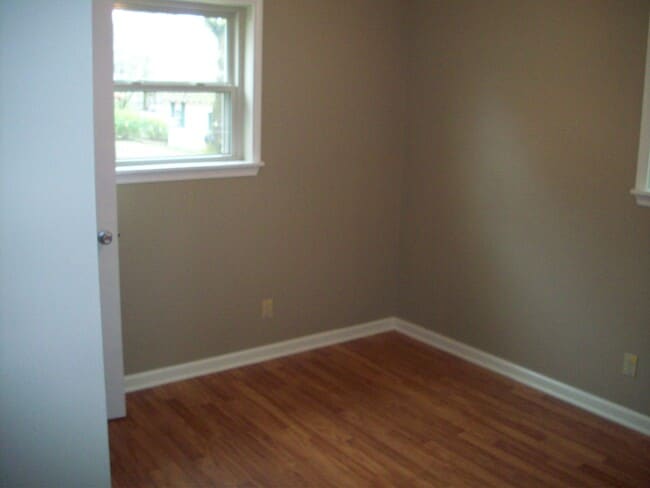 Building Photo - 412 E Lee Ave