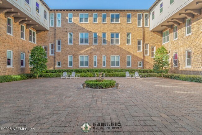 Building Photo - 2525 College St