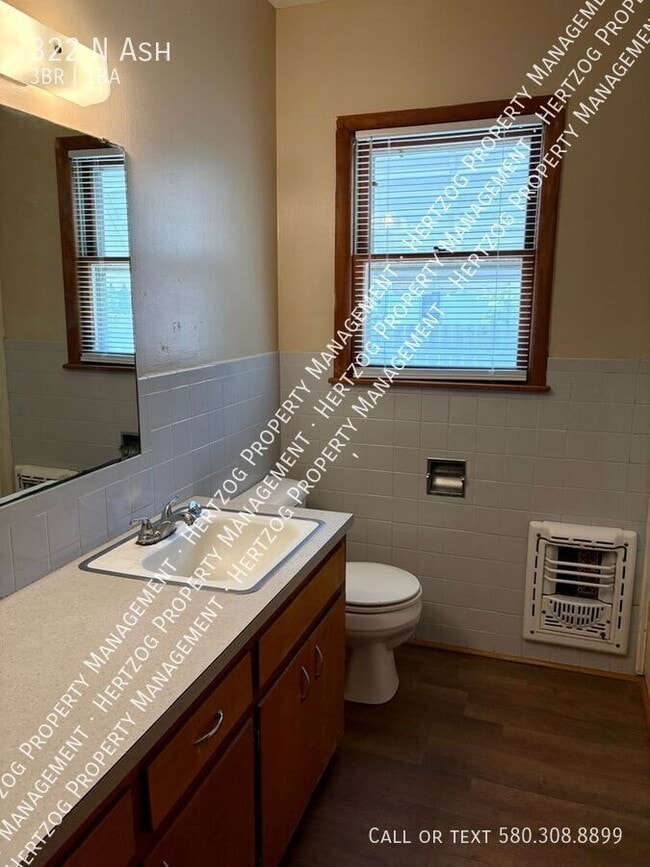 Building Photo - 322 N Ash-