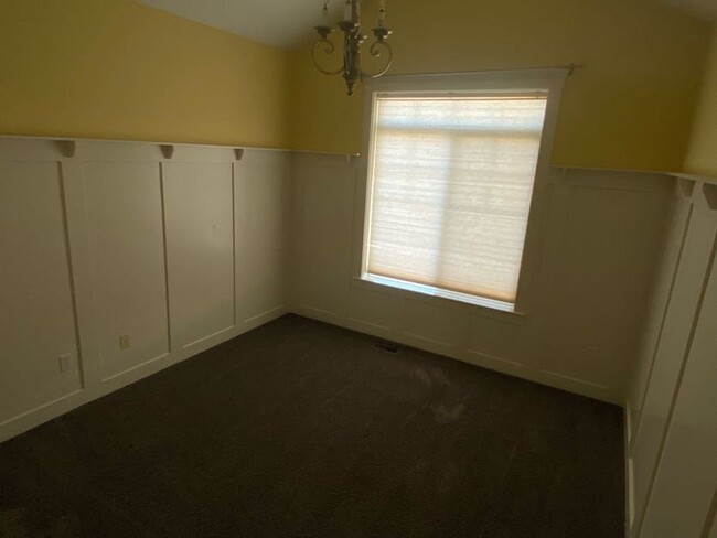 Building Photo - Deposit Moves You In! 5 Bed 4 Bath 3 Car G...