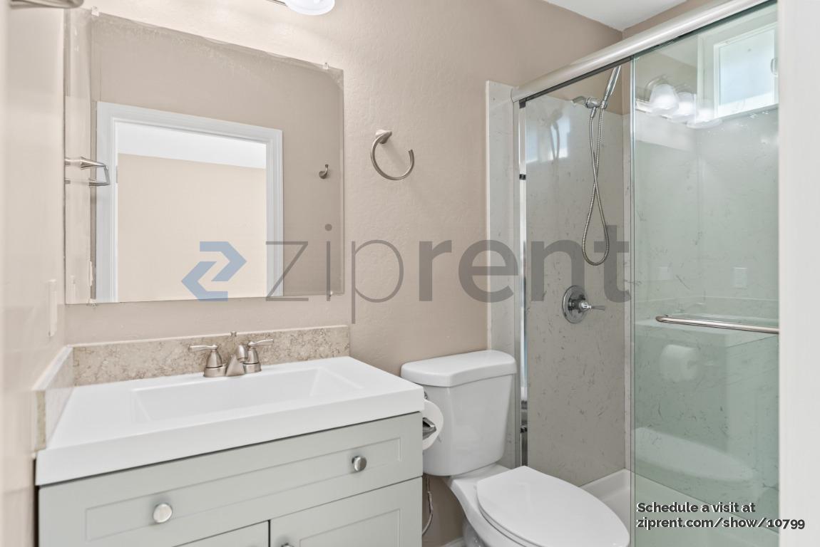 Building Photo - 1729 Laine Ave