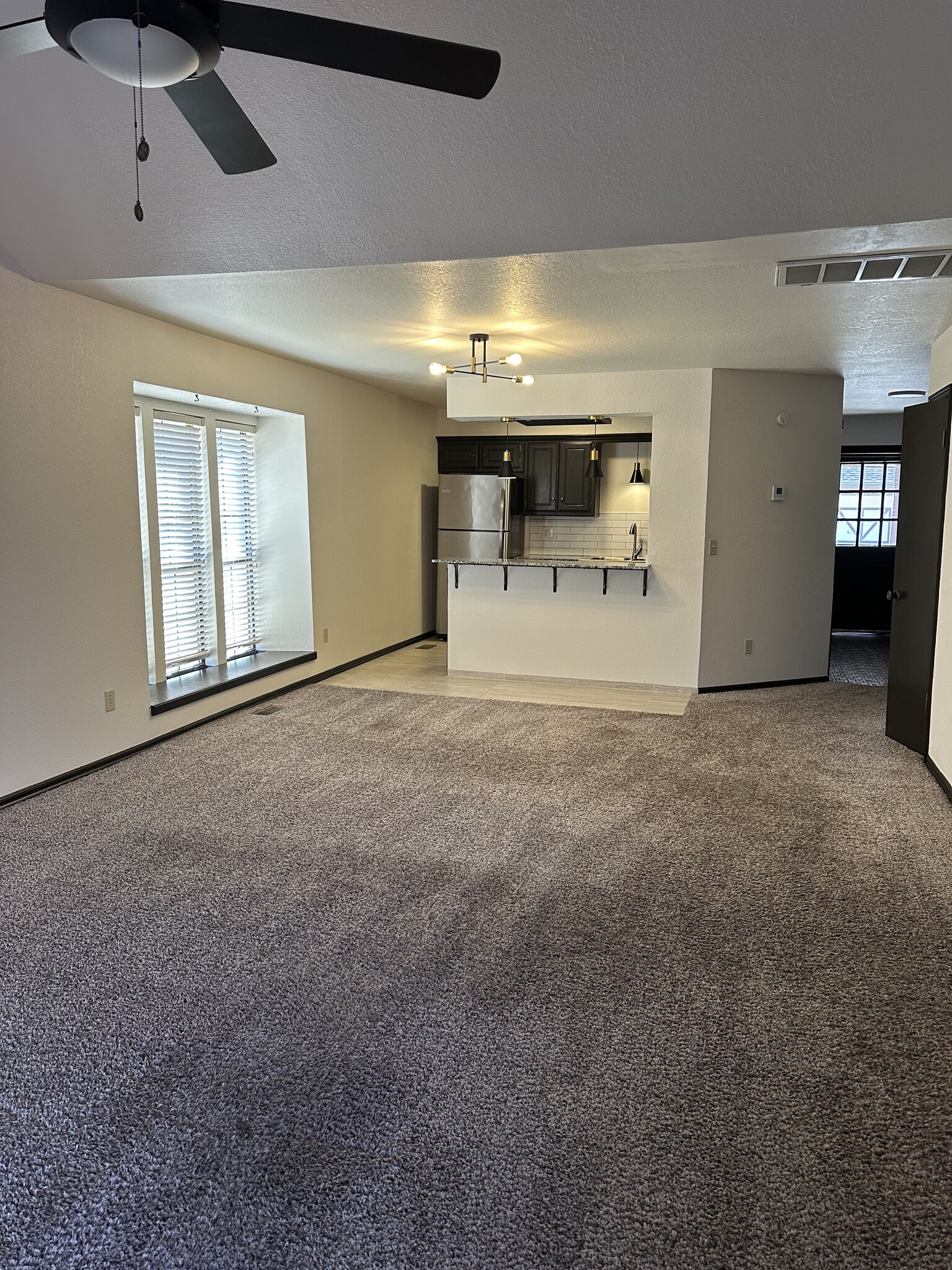 Building Photo - 9137 Knottingham