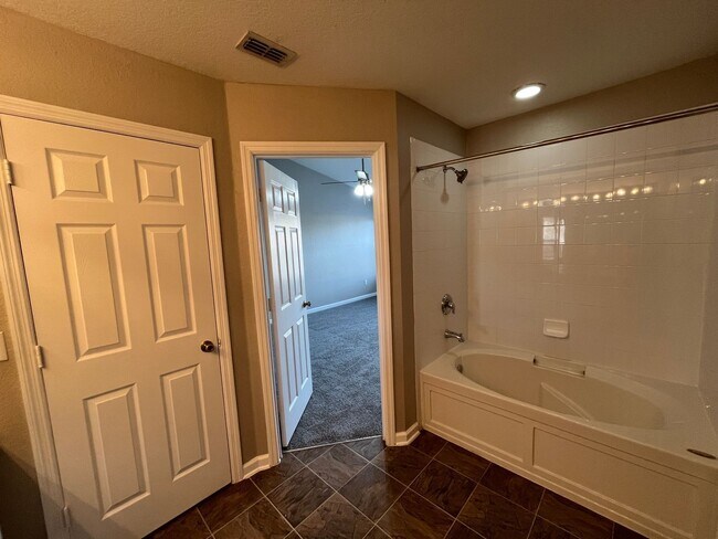 Building Photo - 654 Shropshire Loop