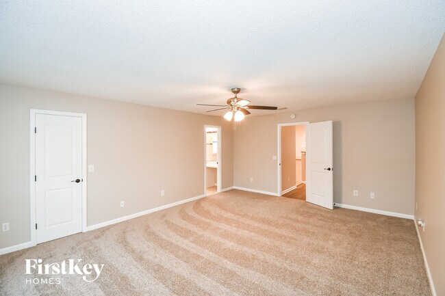 Building Photo - 4560 Crosstie Rd N