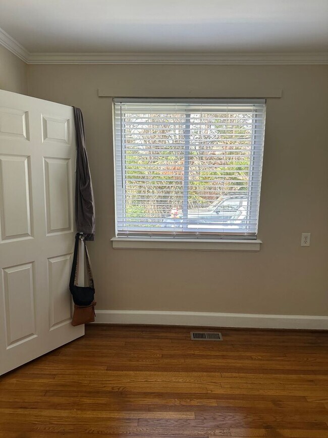 Building Photo - NICE NEWLY UPDATED 1 BEDROOM 1 BATH CONDO IN COLLEGE VILLAGE CONDOS