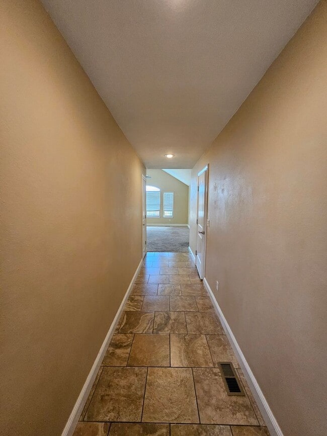 Building Photo - 3 Bedroom 2 Bath 2 Car Garage House.  Walking Distance to the Medical School