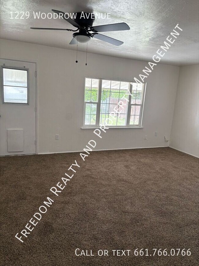 Building Photo - Newly Revonated 3 bedroom!