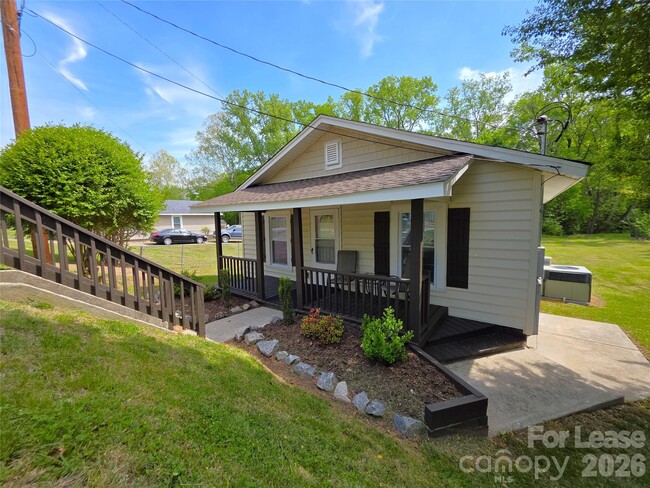 Building Photo - 337 Fox St SW