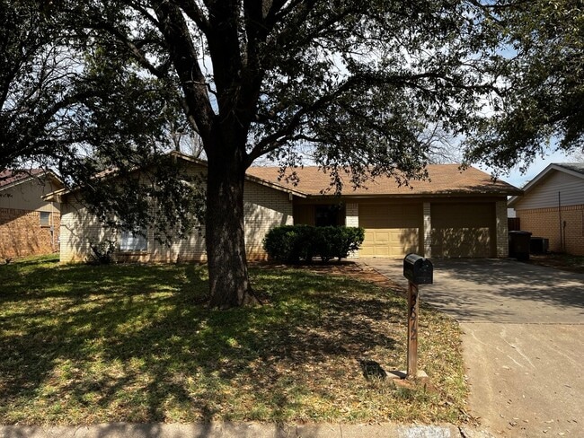 Building Photo - Nice 3 bedroom, 2 bath Home in College Hills West Available SOON!