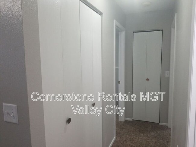 Building Photo - 806 11th St NW