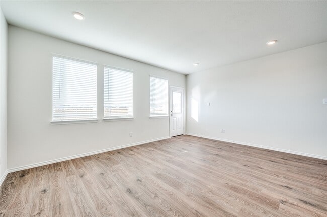 Building Photo - 7024 Vining Dr