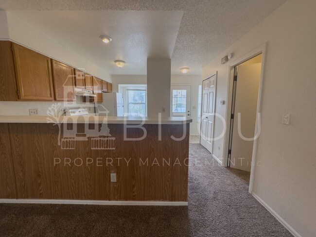 Building Photo - Gold Hill Townhome